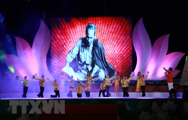 LẼ SỐNG, NIỀM TIN KẾT NGÀN HOA DÂNG BÁC